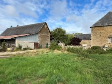 À vendre – Corps de ferme avec habitation, dépendances et terres – Proximité Aunay-sur-Odon (14)