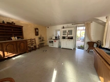 À seulement 5 km de Barneville-Carteret, charmante maison en pierre avec jardin arboré