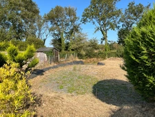 À seulement 5 km de Barneville-Carteret, charmante maison en pierre avec jardin arboré