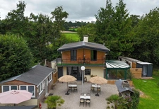 À Vendre – Domaine Touristique & Résidentiel avec Gîtes Insolites en Normandie