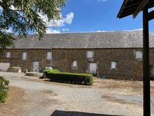 À vendre – Corps de ferme avec habitation, dépendances et terres – Proximité Aunay-sur-Odon (14)