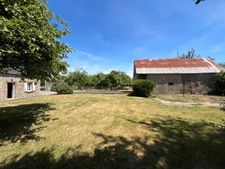 Havre de paix : Maison en pierre rénovée et son verger de 150 pommiers — Rare sur le marché