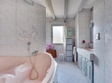 Maison de 172m², 3 chambres, bureau,, studio, 3 SDE, garage, piscine. 