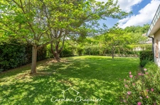 Maison de 200m², 4 chambres, bureau, 2 SDB, 3 WC, double garage, jardin piscinable. 