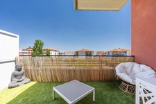 T3 rénové, dernier étage, terrasse, 2 places de parking 
