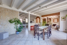 Maison de 172m², 3 chambres, bureau,, studio, 3 SDE, garage, piscine. 