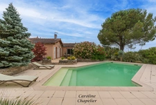 Spacieuse Maison de Plain‑Pied de 178 m², 3 chambres, bureau, garage et jardin arboré avec piscine. 