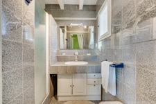 Maison de 172m², 3 chambres, bureau,, studio, 3 SDE, garage, piscine. 