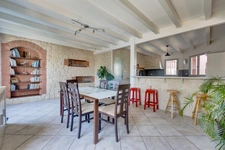 Maison de 172m², 3 chambres, bureau,, studio, 3 SDE, garage, piscine. 