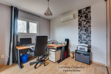Maison 135m²,  4 chambres, 2 SDE, piscine, garage, panneaux solaires, climatisation, cheminée, isolation combles récente. 