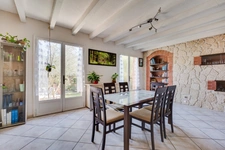 Maison de 172m², 3 chambres, bureau,, studio, 3 SDE, garage, piscine. 