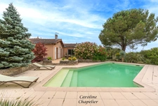 Spacieuse Maison de Plain‑Pied de 178 m², 3 chambres, bureau, garage et jardin arboré avec piscine. 