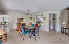 Maison de 200m², 4 chambres, bureau, 2 SDB, 3 WC, double garage, jardin piscinable. 