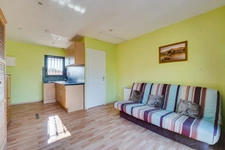 Maison de 172m², 3 chambres, bureau,, studio, 3 SDE, garage, piscine. 