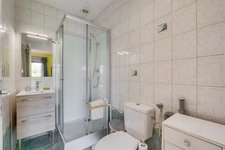 Maison de 172m², 3 chambres, bureau,, studio, 3 SDE, garage, piscine. 