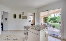 Maison de 200m², 4 chambres, bureau, 2 SDB, 3 WC, double garage, jardin piscinable. 