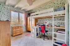 Maison de 172m², 3 chambres, bureau,, studio, 3 SDE, garage, piscine. 