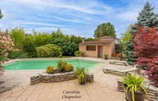Spacieuse Maison de Plain‑Pied de 178 m², 3 chambres, bureau, garage et jardin arboré avec piscine. 