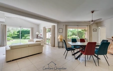 Maison de 200m², 4 chambres, bureau, 2 SDB, 3 WC, double garage, jardin piscinable. 