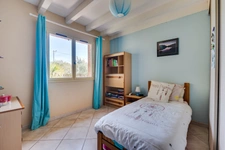 Maison de 172m², 3 chambres, bureau,, studio, 3 SDE, garage, piscine. 