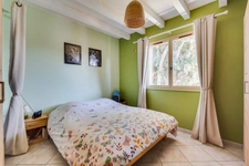 Maison de 172m², 3 chambres, bureau,, studio, 3 SDE, garage, piscine. 