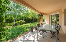 Maison de 200m², 4 chambres, bureau, 2 SDB, 3 WC, double garage, jardin piscinable. 