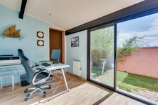 Maison de 172m², 3 chambres, bureau,, studio, 3 SDE, garage, piscine. 