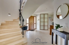 Maison de 200m², 4 chambres, bureau, 2 SDB, 3 WC, double garage, jardin piscinable. 