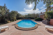 Maison de 172m², 3 chambres, bureau,, studio, 3 SDE, garage, piscine. 