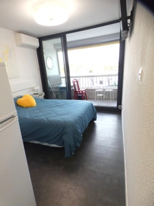 Village naturiste. Studio avec balcon