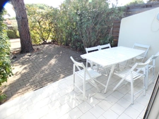 Pinède. Maison cabine mezzanine avec terrasse