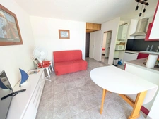 Pinède. Appartement 2 pièces en rez-de-jardin