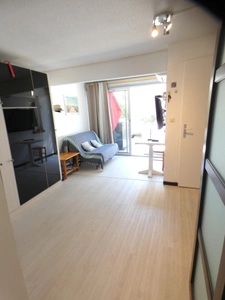 Pinède. Studio cabine loggia avec terrasse