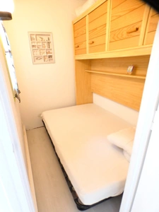 Pinède. Studio cabine loggia avec terrasse