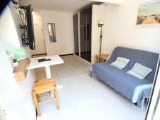 Pinède. Studio cabine loggia avec terrasse