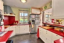 VERNEUIL-EN-HALATTE – MAISON FAMILIALE VIVABLE DE PLAIN-PIED, BEAUX VOLUMES, VÉRANDA ET JARDIN PAYSAGER