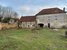 COURTEUIL 60300 tout proche de Senlis / Maison de village de 110 M² entierement à rénové sur une parcelle de 200m² env.