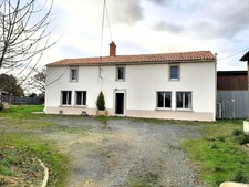 À Vendre – Magnifique Maison en Pierre de 195 m² avec Piscine & Dépendances – Pouillé