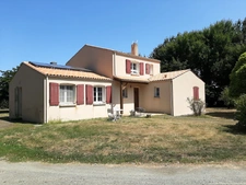 Villa familiale de 153 m² sur terrain arboré de 3 124 m² – Entre Pétosse et L’Hermenault