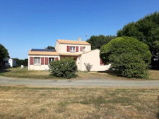 Villa familiale de 153 m² sur terrain arboré de 3 124 m² – Entre Pétosse et L’Hermenault