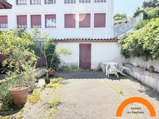 CIBOURE CENTRE – CHARME DE L’ANCIEN, 3 CHAMBRES ET 71 M² D’EXTÉRIEUR + PARKING