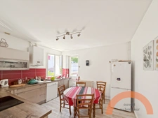 CIBOURE CENTRE – CHARME DE L’ANCIEN, 3 CHAMBRES ET 71 M² D’EXTÉRIEUR + PARKING