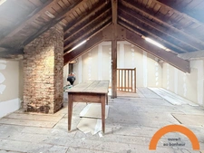 CIBOURE CENTRE – CHARME DE L’ANCIEN, 3 CHAMBRES ET 71 M² D’EXTÉRIEUR + PARKING
