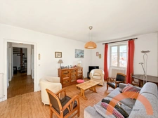 CIBOURE CENTRE – CHARME DE L’ANCIEN, 3 CHAMBRES ET 71 M² D’EXTÉRIEUR + PARKING