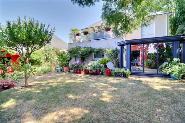 MAISON CONTEMPORAINE T7 - 175 m² à ORVAULT (Petit Chantilly)
