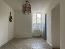MONTBARD 7min : maison rénovée de 142m², un logis de 58 m², dépendances, jardin, piscine. Prix : 395 000€.