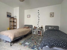SEMUR EN AUXOIS centre-ville : appartement quatre piéces, 93m², avec une terrasse. Prix : 155 000€.