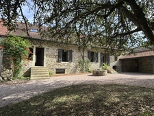 VENAREY LES LAUMES 10 min : maison rénovée 227m², dépendances, jardin, pré attenant. Prix : 287 000 €.