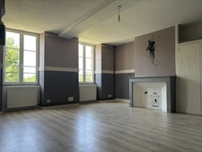 VITTEAUX 7min : maison rénovée, 248m², 8 pièces, 6 chambres. Studio indépendant. Jardin, dépendances. Prix : 220 000€.
