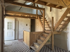 VITTEAUX 7min : maison rénovée, 248m², 8 pièces, 6 chambres. Studio indépendant. Jardin, dépendances. Prix : 220 000€.